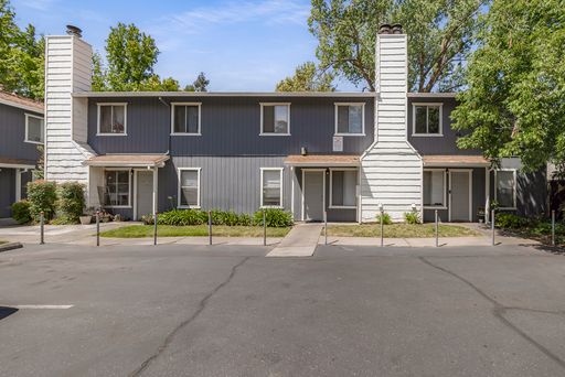 Spacious 4 Bedroom Townhouses – photo 1