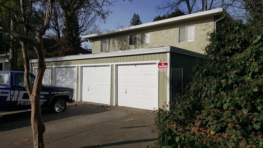Incredible One Bedroom Apartment with Single Car Garage! – photo 1