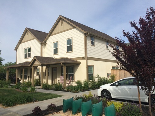 Beautiful townhome with everything you're looking for! – photo 1