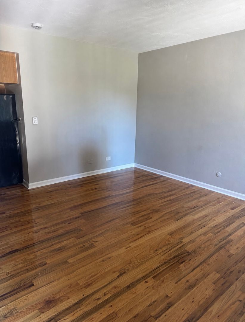 Rolling Meadows Apartment: 4611-4677 Kirchoff Road