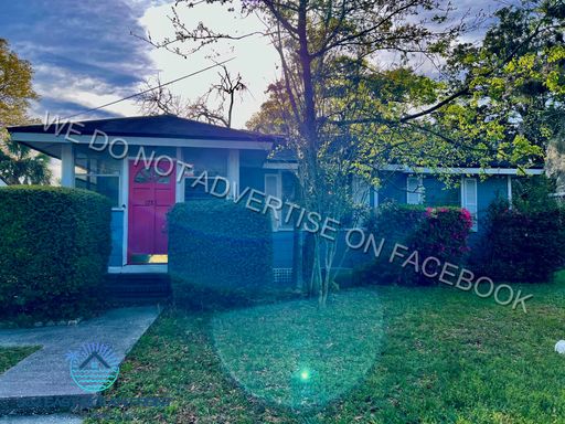 $250 OFF OF YOUR MOVE-IN FEES - Large 3 bedroom / 2 bathroom house with fenced yard now available for rent! – photo 1