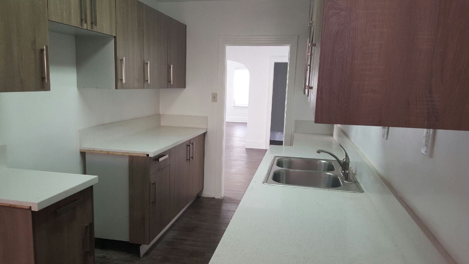Los Angeles Apartment: 1561-1569 N. Serrano