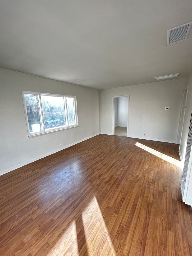 Inglewood Apartment: 10231 Darby Ave