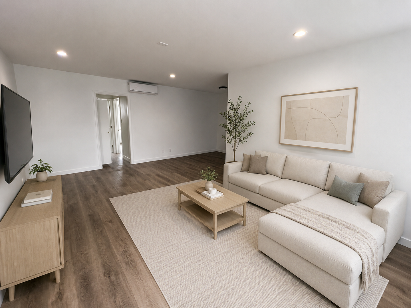 Los Angeles Apartment: 4800 August St.