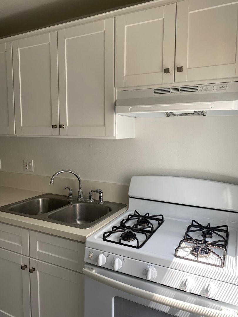 Long Beach Apartment: 2025 - 2029 E. 10th St