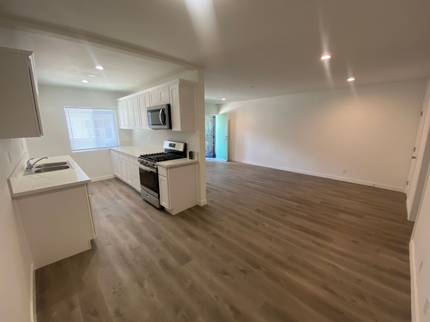 Los Angeles Apartment: 4800 August St.