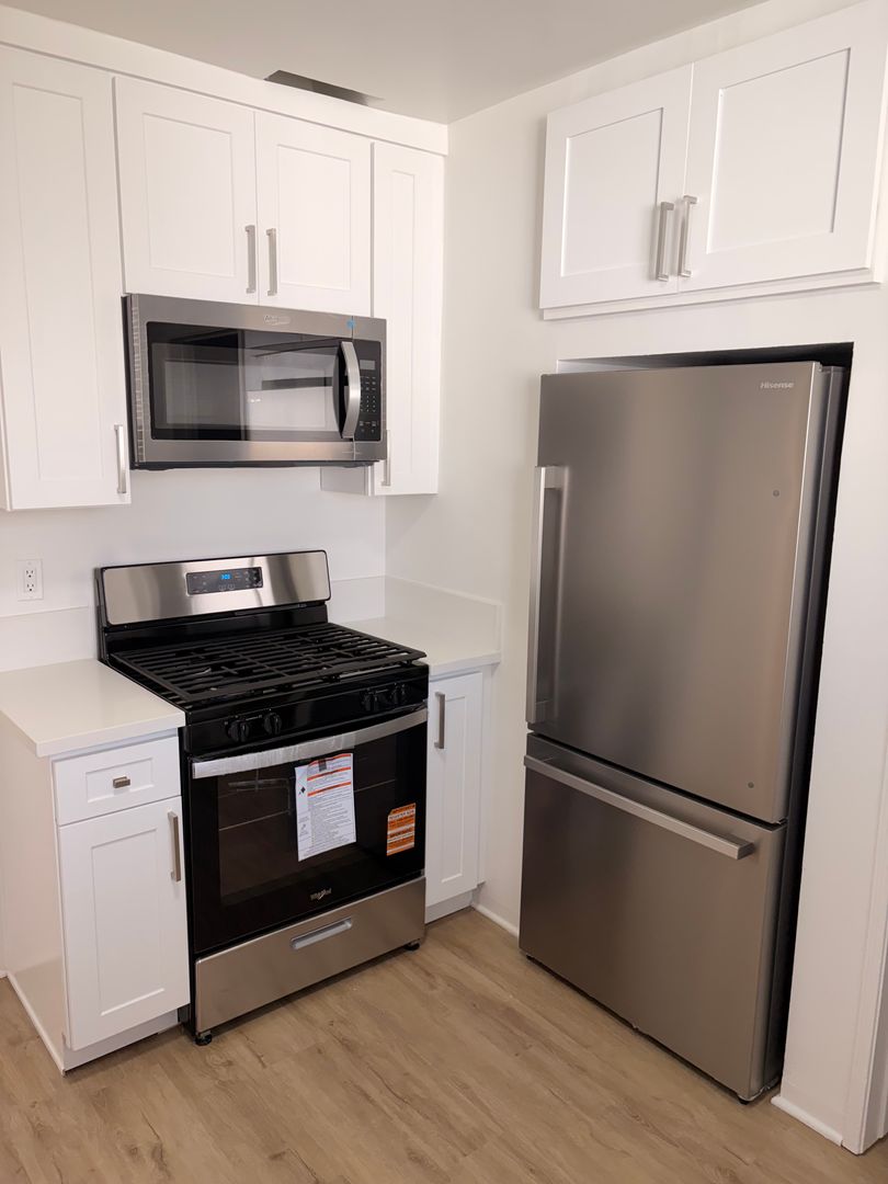 Los Angeles House: 11913 Tennessee Ave