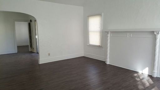 FREE RENT! Top-Floor 2BR/2BA with Natural Light, Balcony & Modern Finishes – photo 1