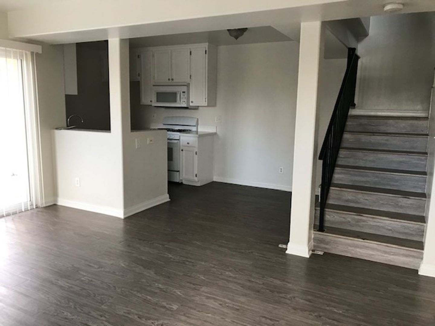 Van Nuys Apartment: 14359 Haynes St.