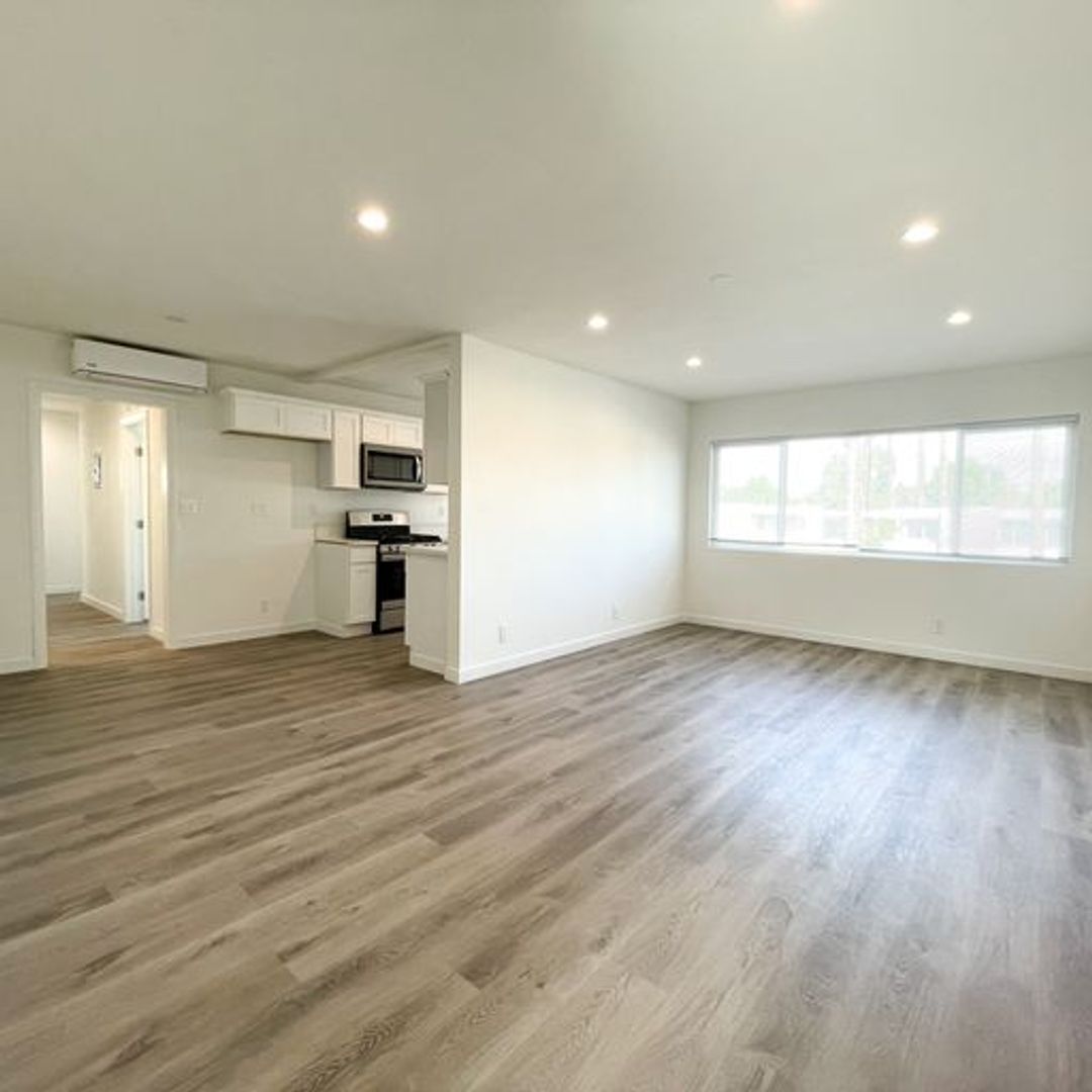 Los Angeles Apartment: 4800 August St.