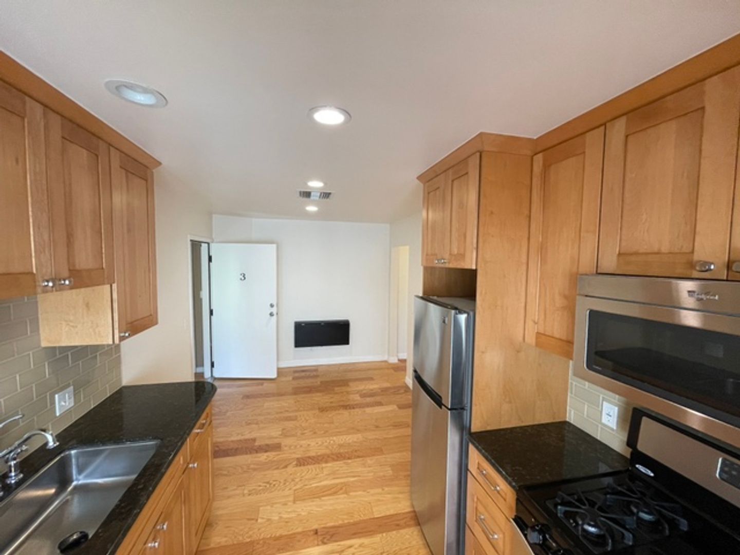 Los Angeles Apartment: 3192 Queensbury Dr.