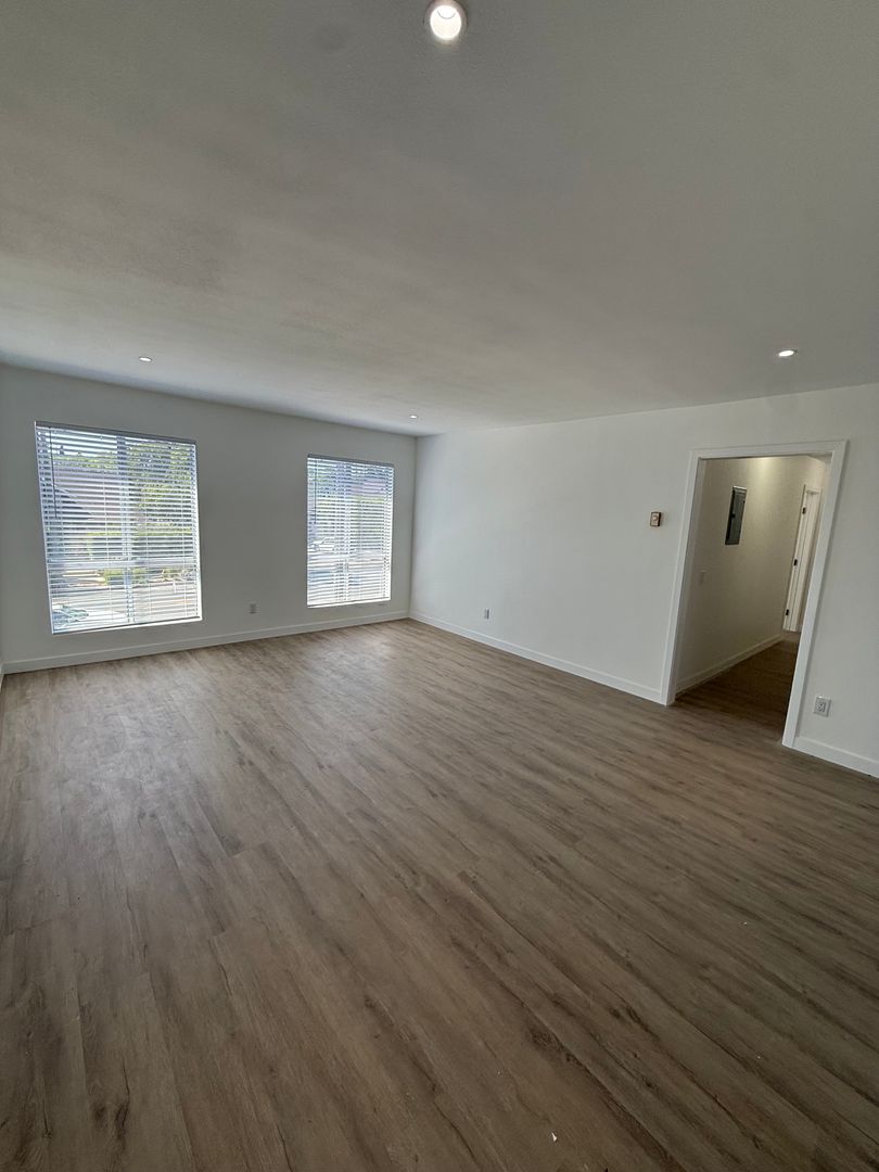 Los Angeles Apartment: 222 N. Avenue 66