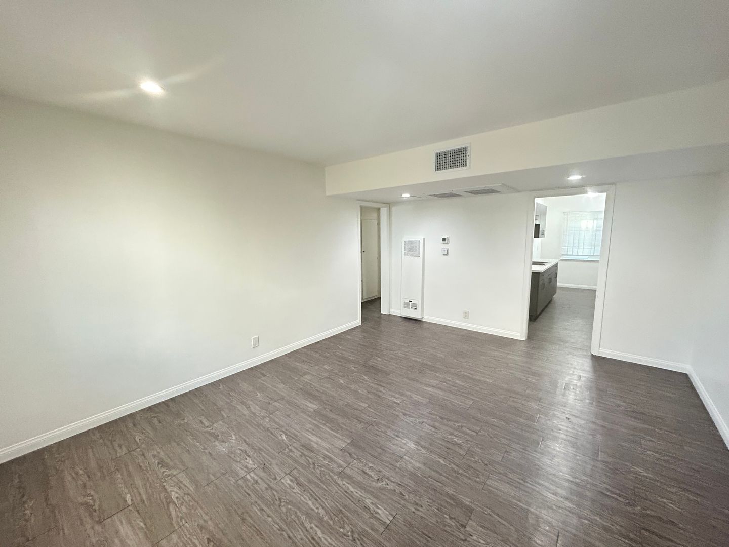 Inglewood Apartment: 10231 Darby Ave