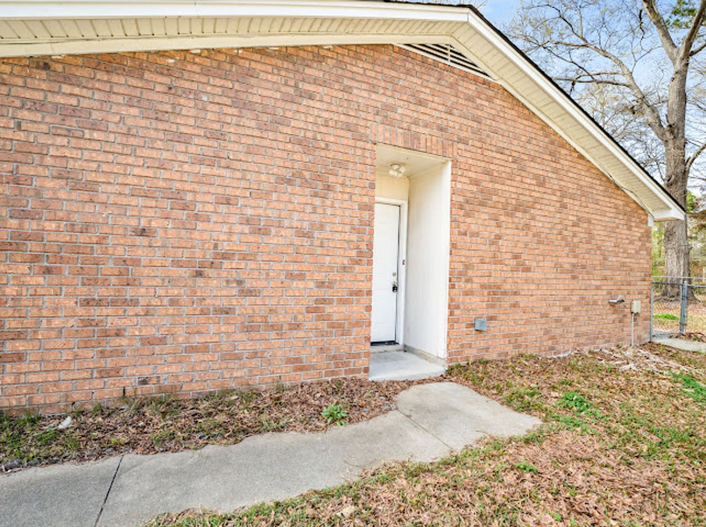 Summerville Apartment: 115 Susan Dr.