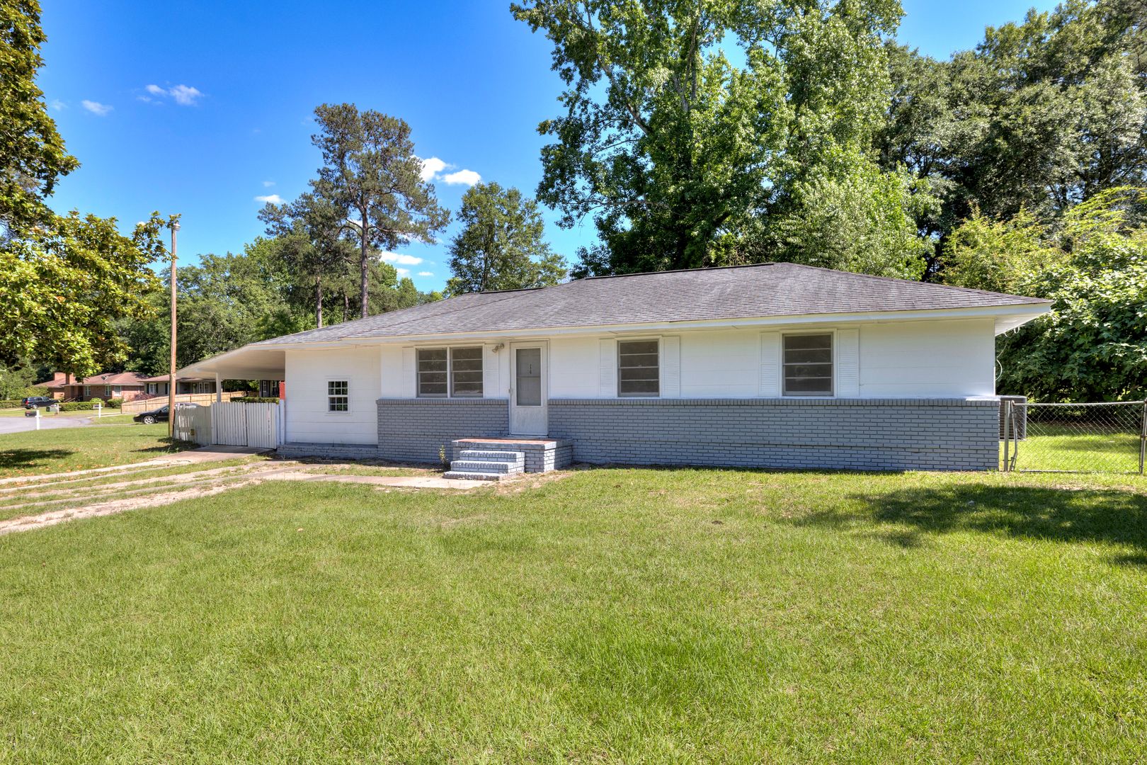 Sumter House: 14 Woodside Rd