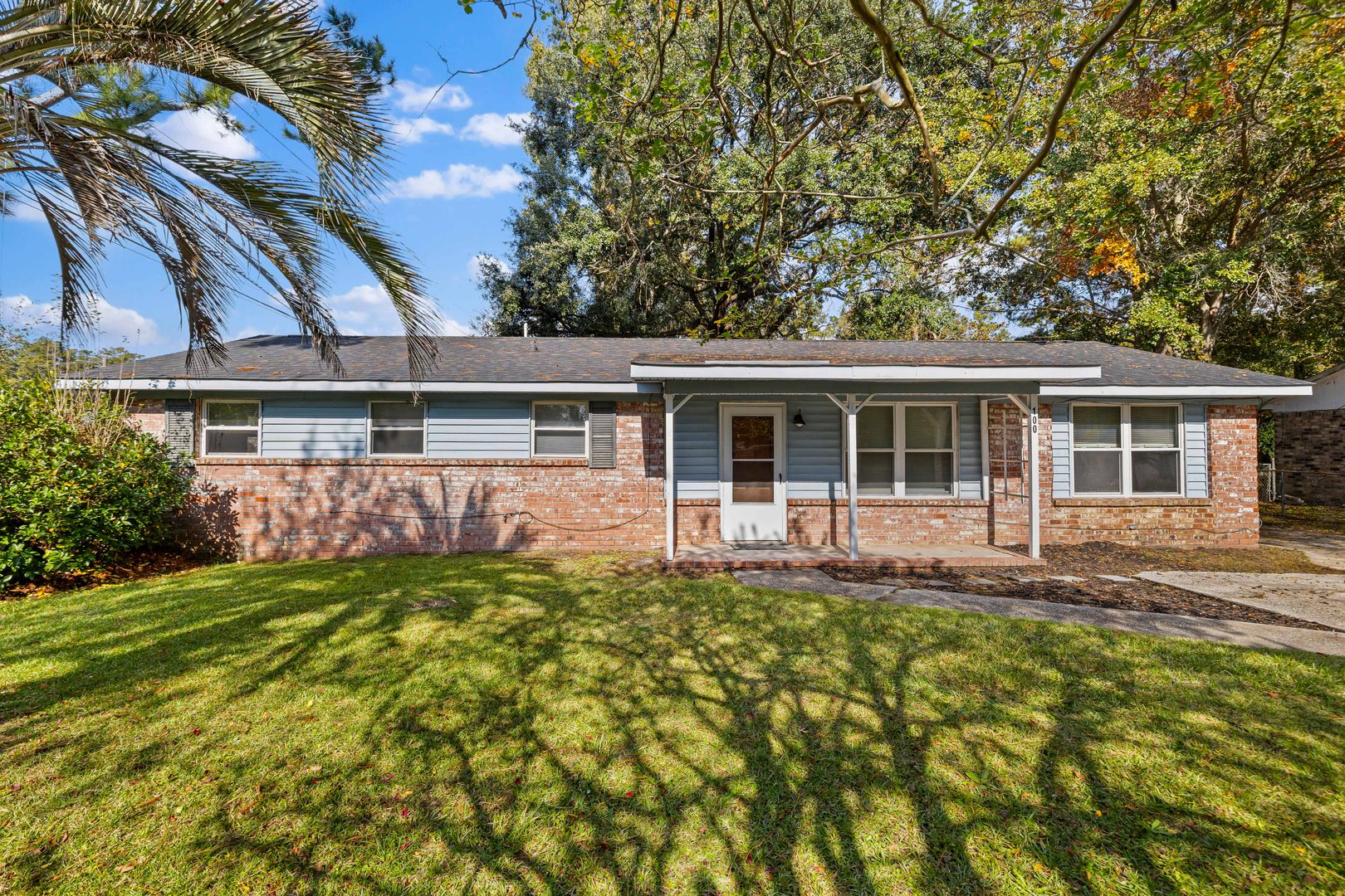 Summerville House: 100 English St