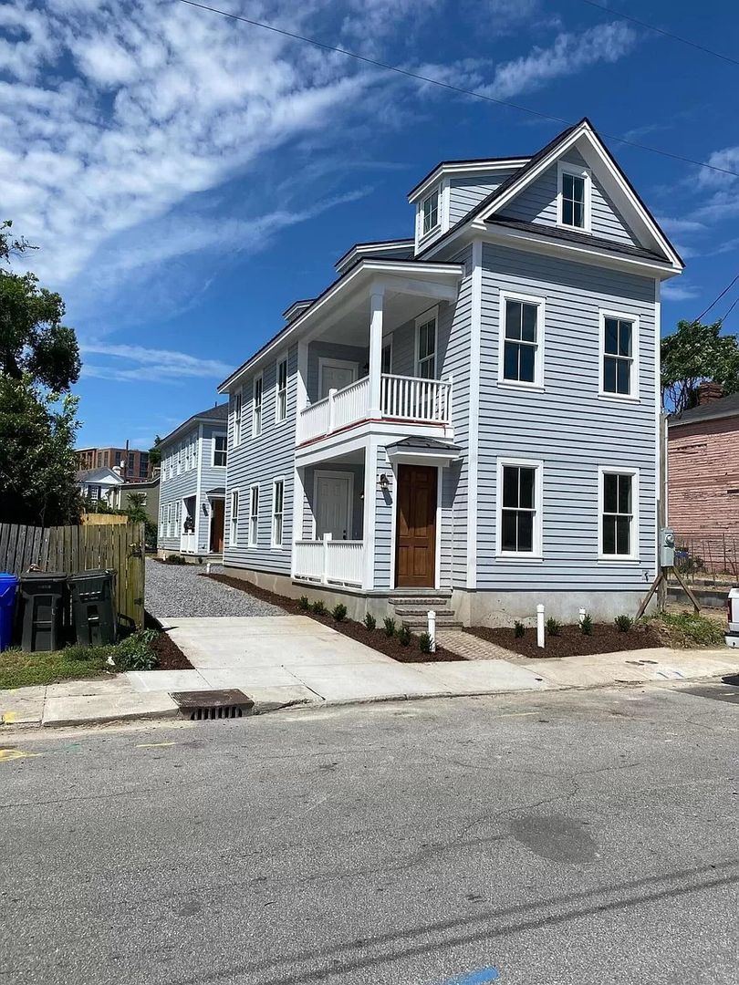 Charleston Apartment: 9 Hanover St