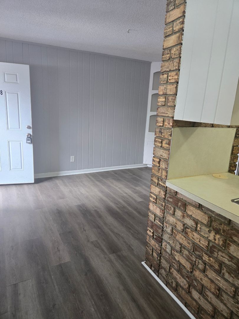 North Charleston Apartment: 1215 Mosstree Rd