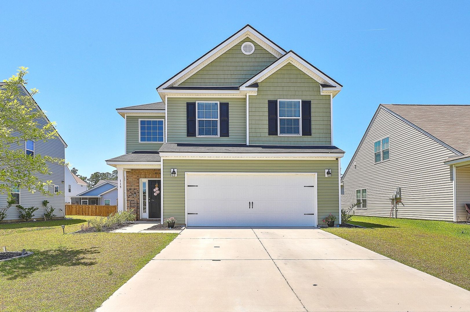 Goose Creek House: 115 Sequoia Ln