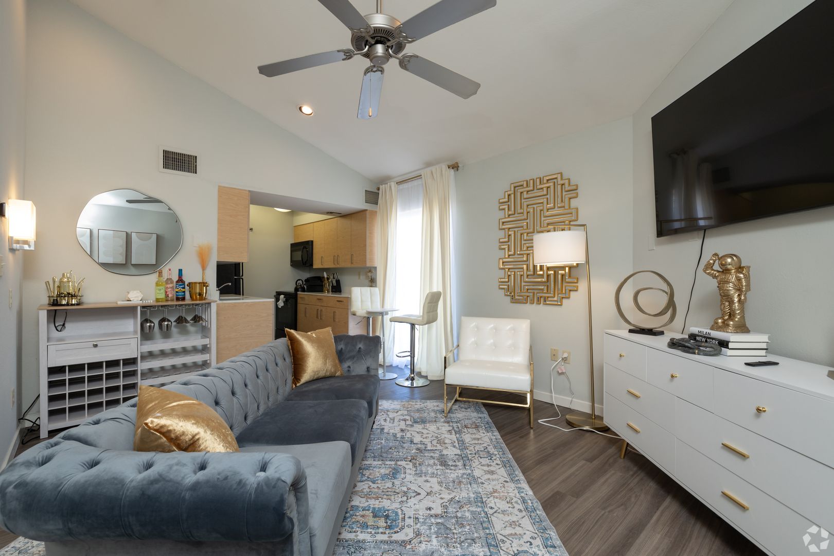 St. Louis Apartment: 1855 Craigshire Dr.