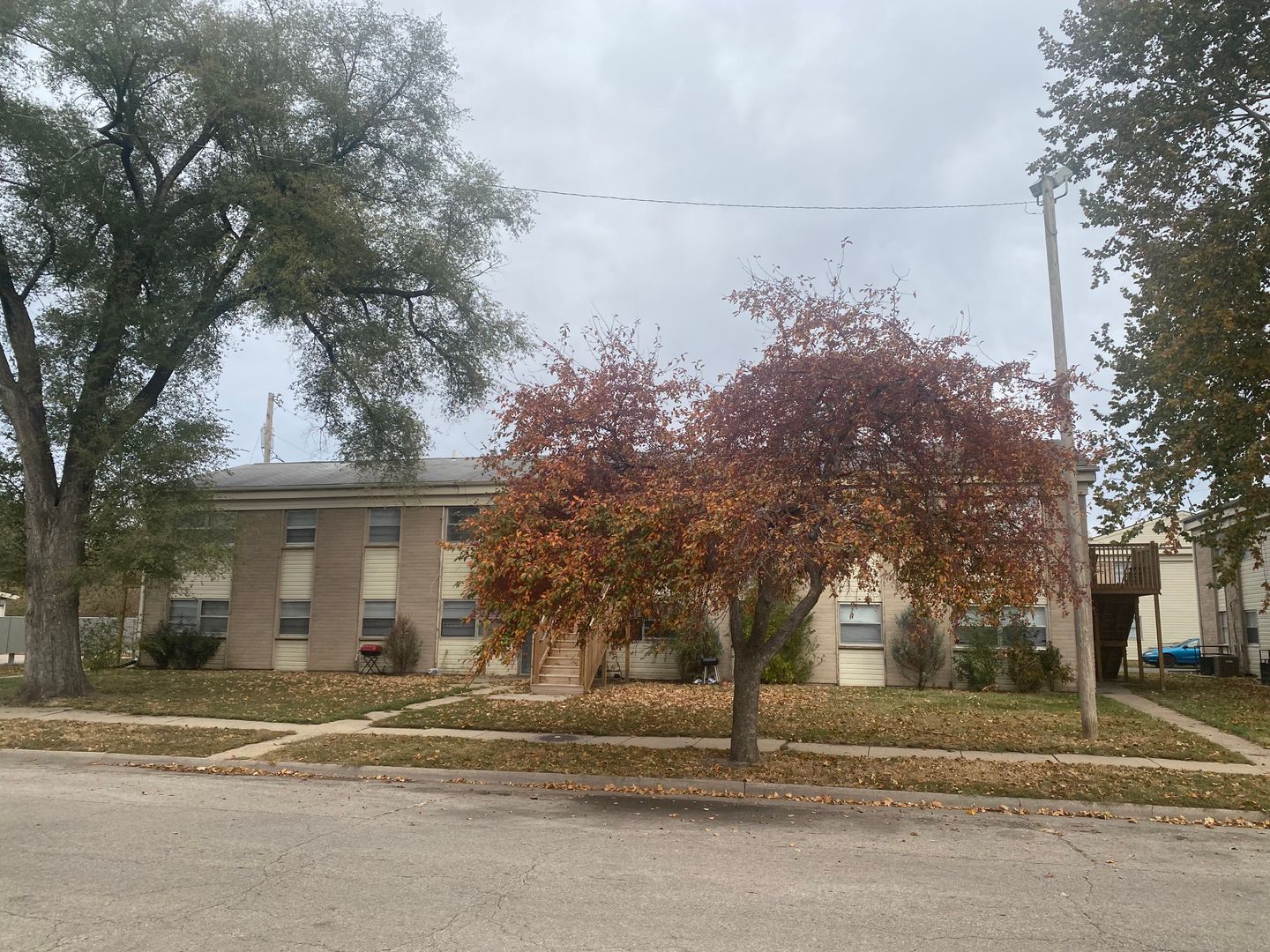 Topeka Apartment: 423 SE Winfield