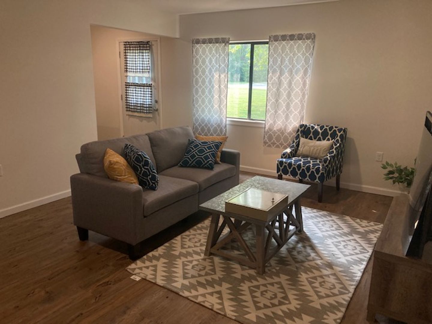 Manhattan Apartment: 1100 Garden Way