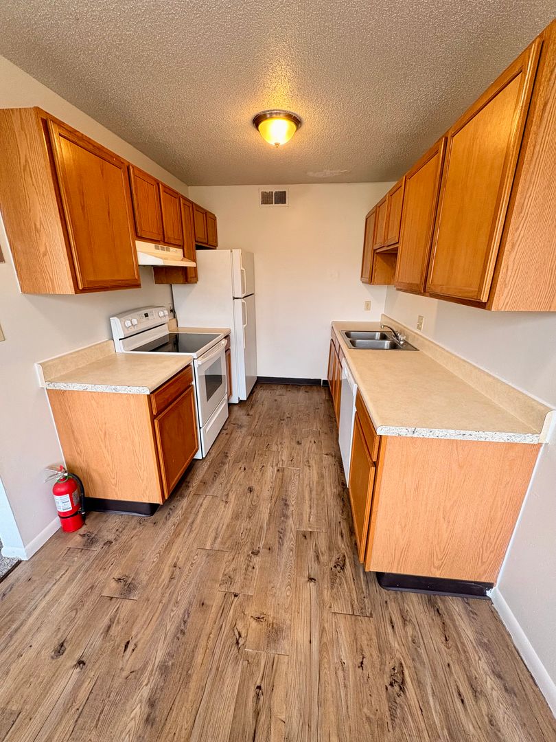 Manhattan Apartment: 1100 Garden Way