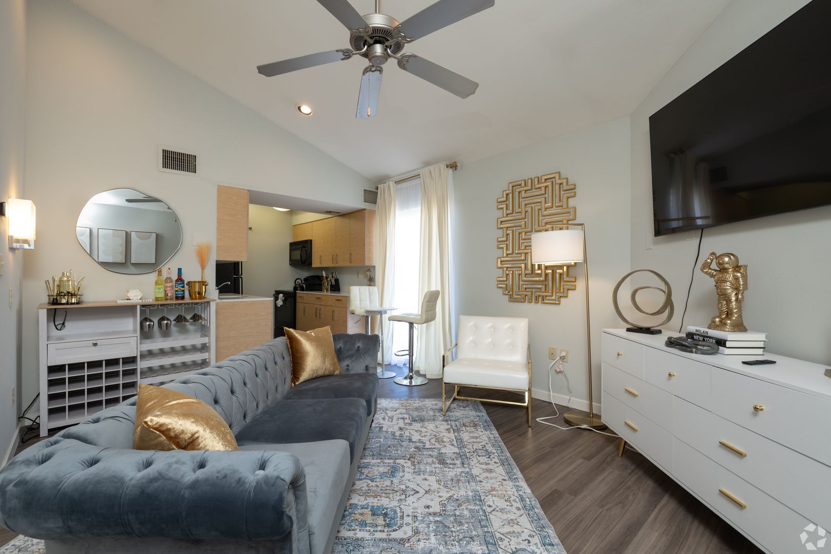 St. Louis Apartment: 1855 Craigshire Dr.