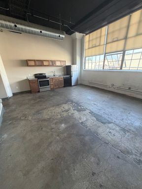 Available Now -- Large 2 Bed 1 Bath Apartment!!! – photo 1
