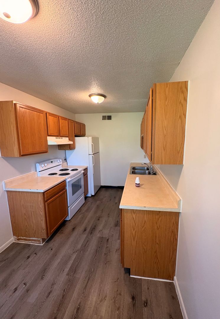 Manhattan Apartment: 1100 Garden Way