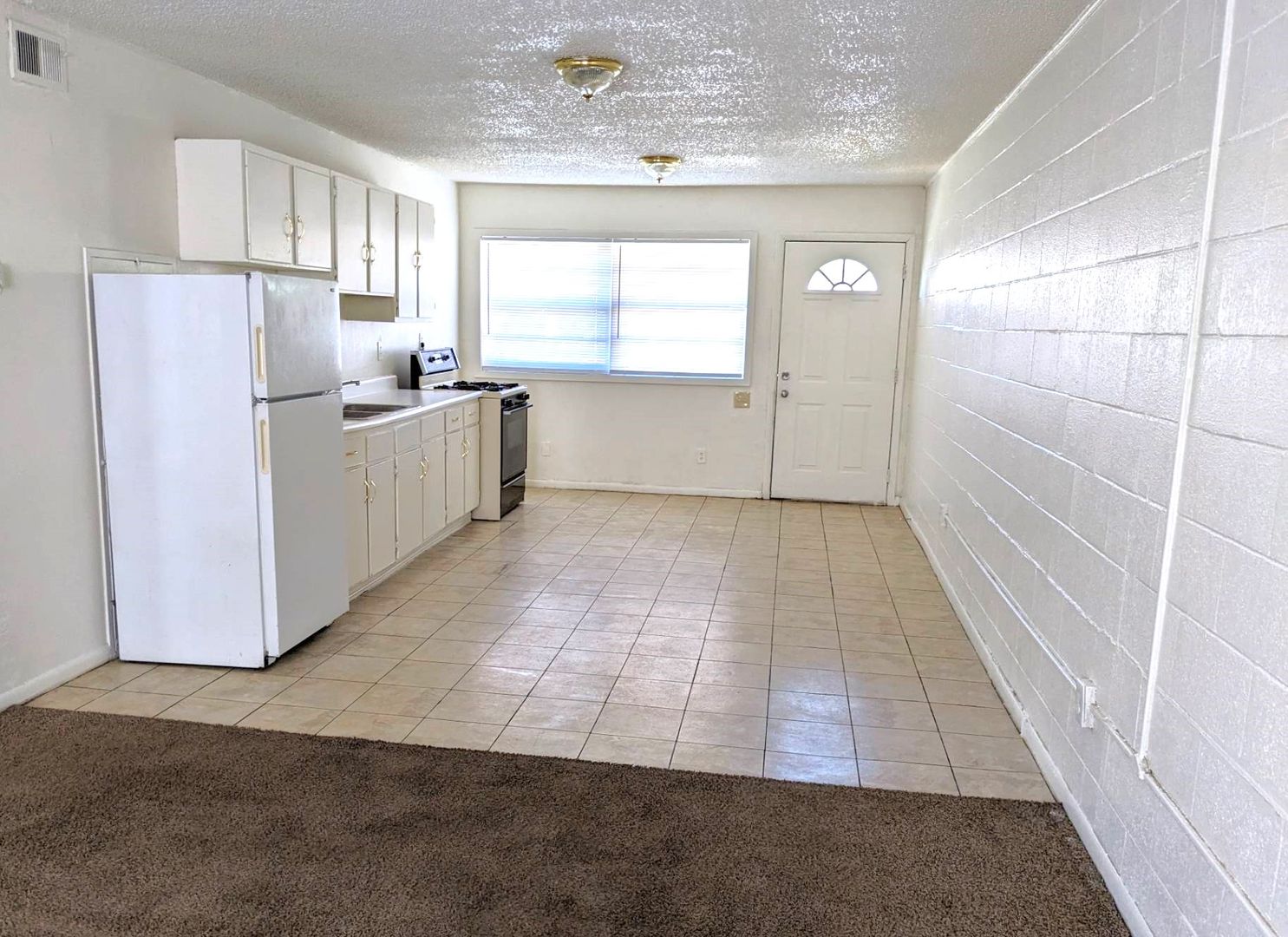 Topeka Apartment: 423 SE Winfield