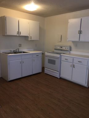COMING AVAILABLE IN MID-OCTOBER!! Spacious Ground Floor 2-Bedroom Apartment! Coming Soon! *SPECIAL OFFERS!!!** – photo 1