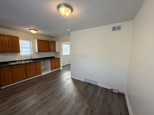 COMING SOON!! GROUND FLOOR LARGE 2 BEDROOM DUPLEX!!! *SPECIAL OFFERS!!!* – photo 1