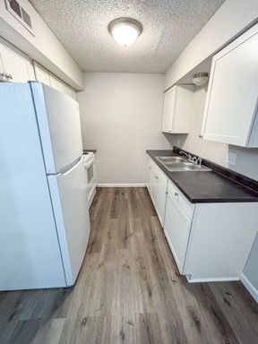 Comfort & Convenience in a 1-Bedroom Apartment! – photo 1