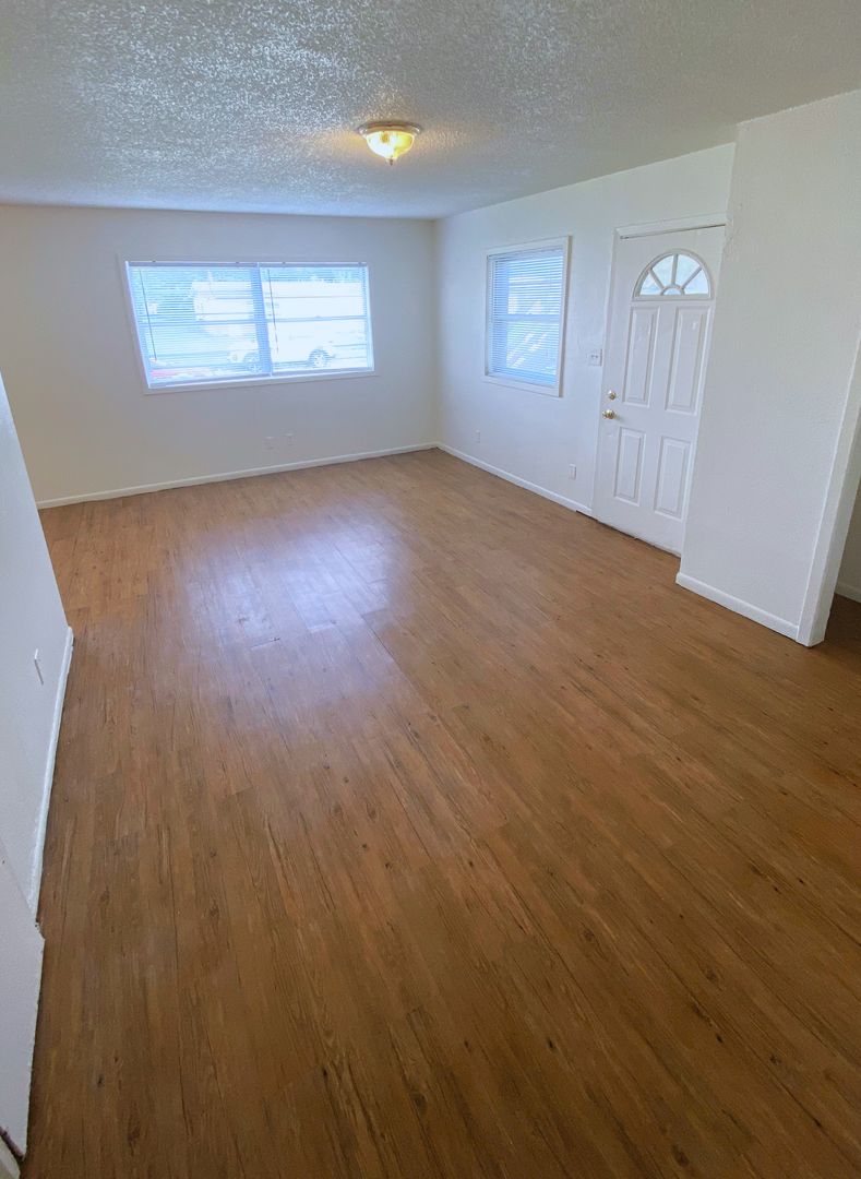 Topeka Apartment: 423 SE Winfield