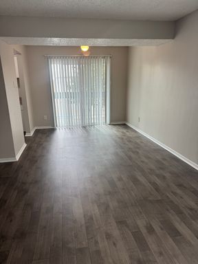 XL Spacious 2 bedroom with Balcony – photo 1