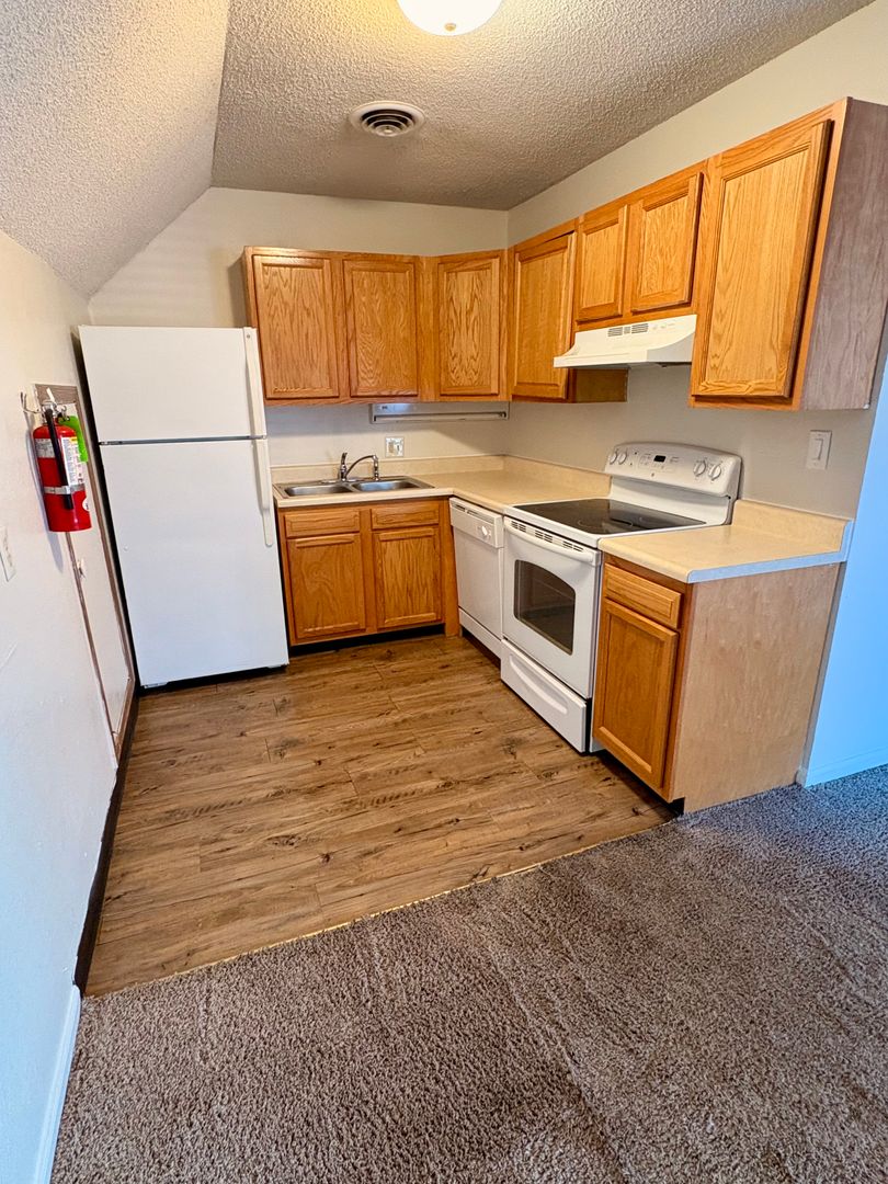 Manhattan Apartment: 1100 Garden Way