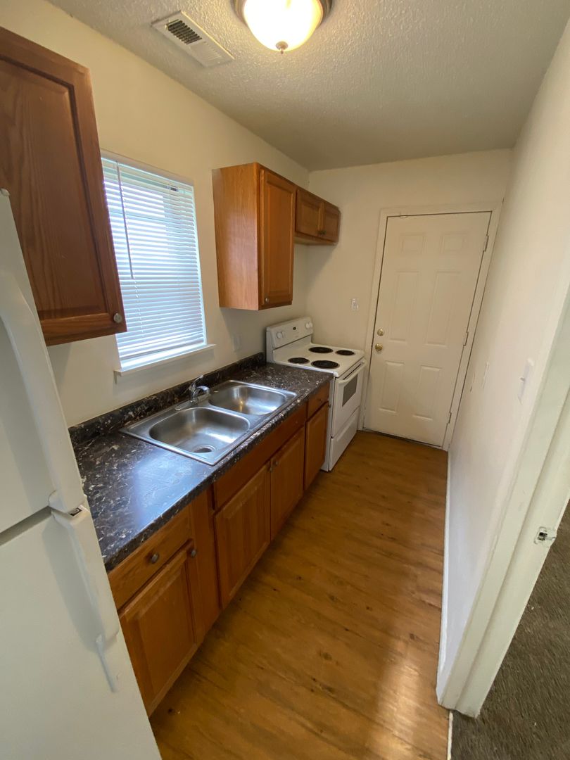 Topeka Apartment: 423 SE Winfield