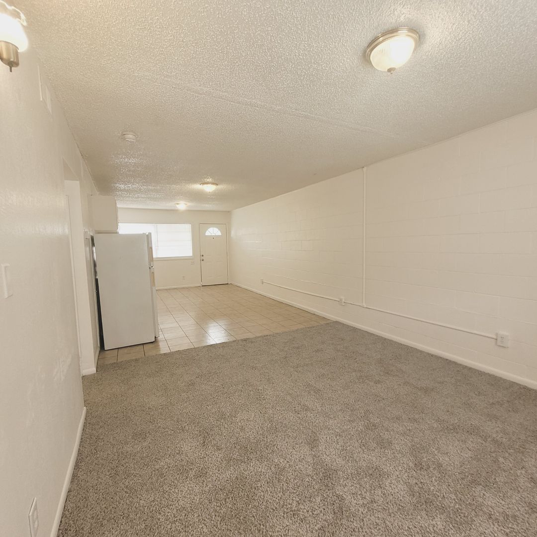 Topeka Apartment: 423 SE Winfield