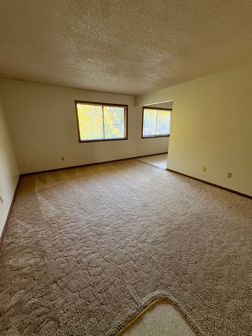 Manhattan Apartment: 1100 Garden Way