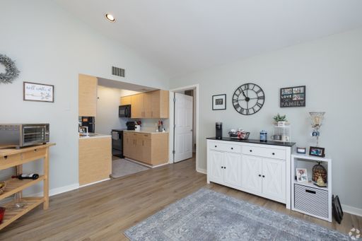 Spacious 2-bedroom Apartment in Maryland Heights, COMING SOON! – photo 1