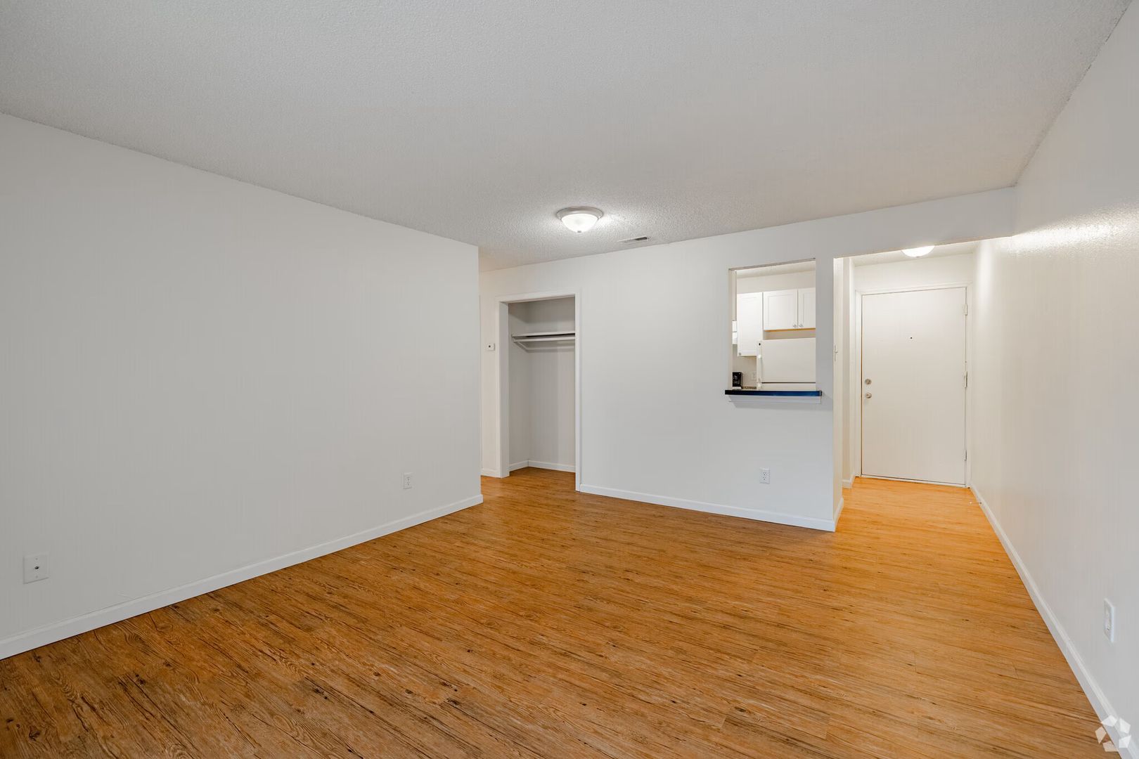 Topeka Apartment: 837 SW Tyler St
