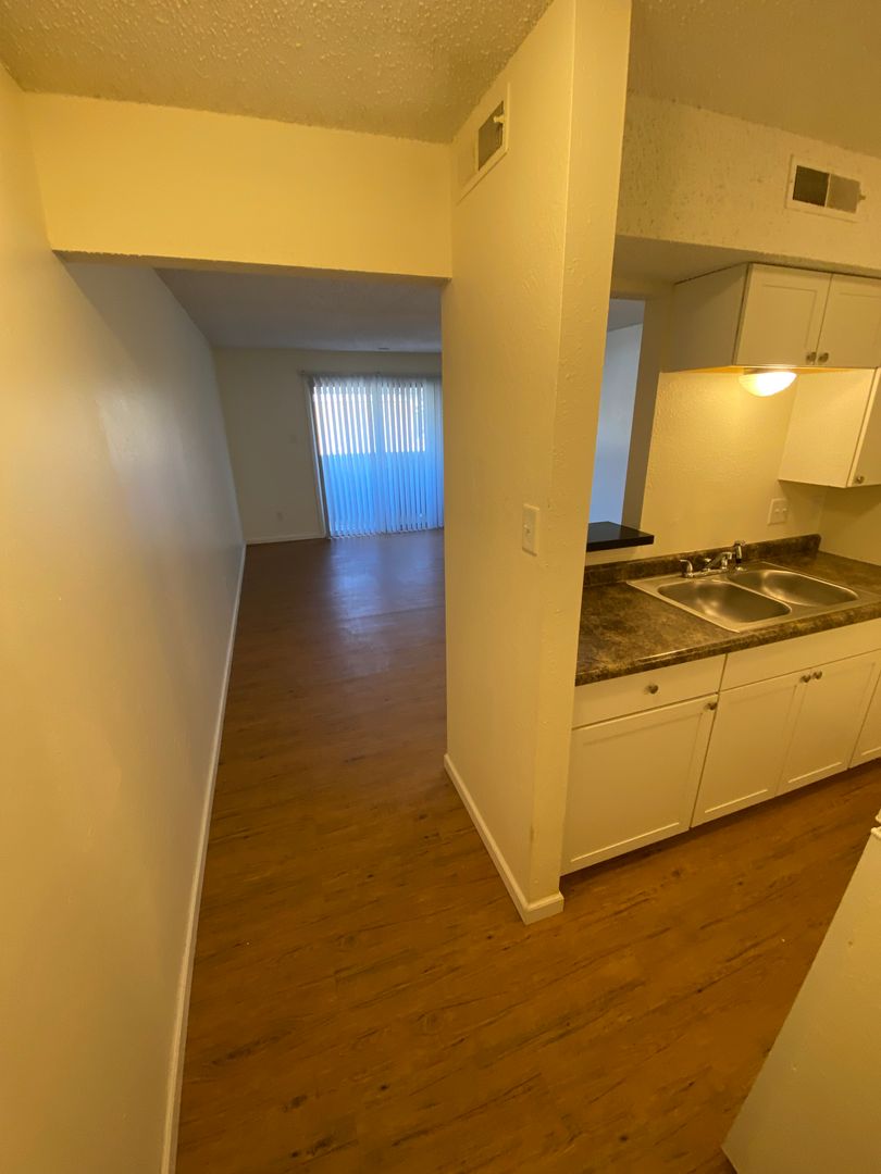 Topeka Apartment: 837 SW Tyler St