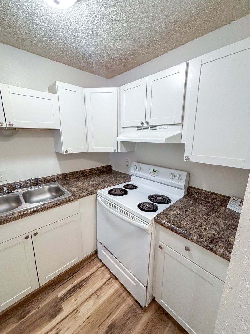 Topeka Apartment: 1111 SW Fillmore St