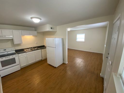 Spacious 2 Bedroom Apartments! COMING SOON!!! *SPECIAL OFFERS!!!** – photo 1