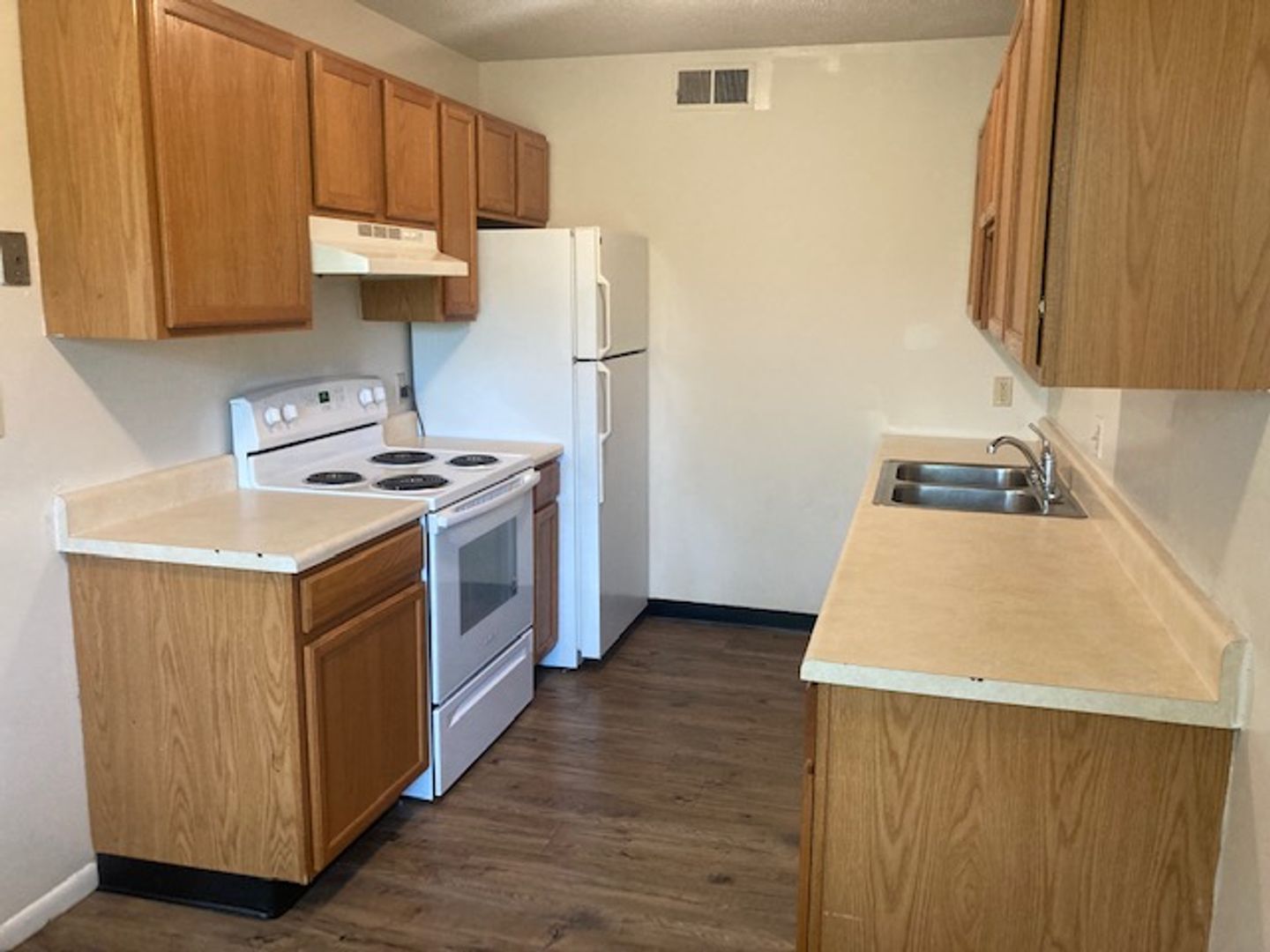 Manhattan Apartment: 1100 Garden Way