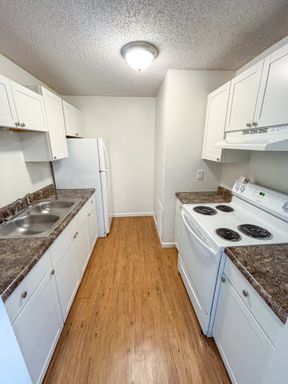 2 Bed 1 Bath Rental at 1015 SW Garfield Ave, Unit 19, Topeka, KS – photo 1