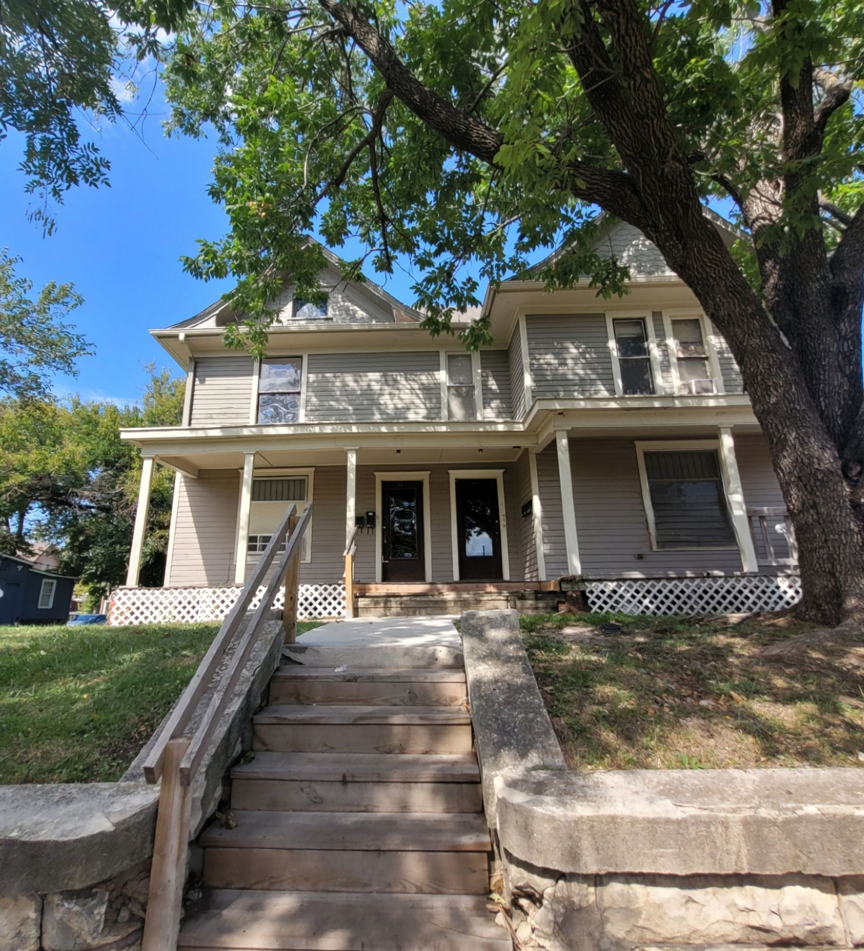 Duplex for rent in downtown Topeka!