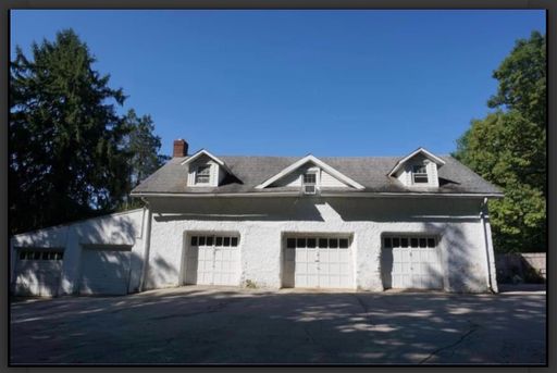 Garage(s) Available in Berwyn! Minutes from Wayne. - Available Now!