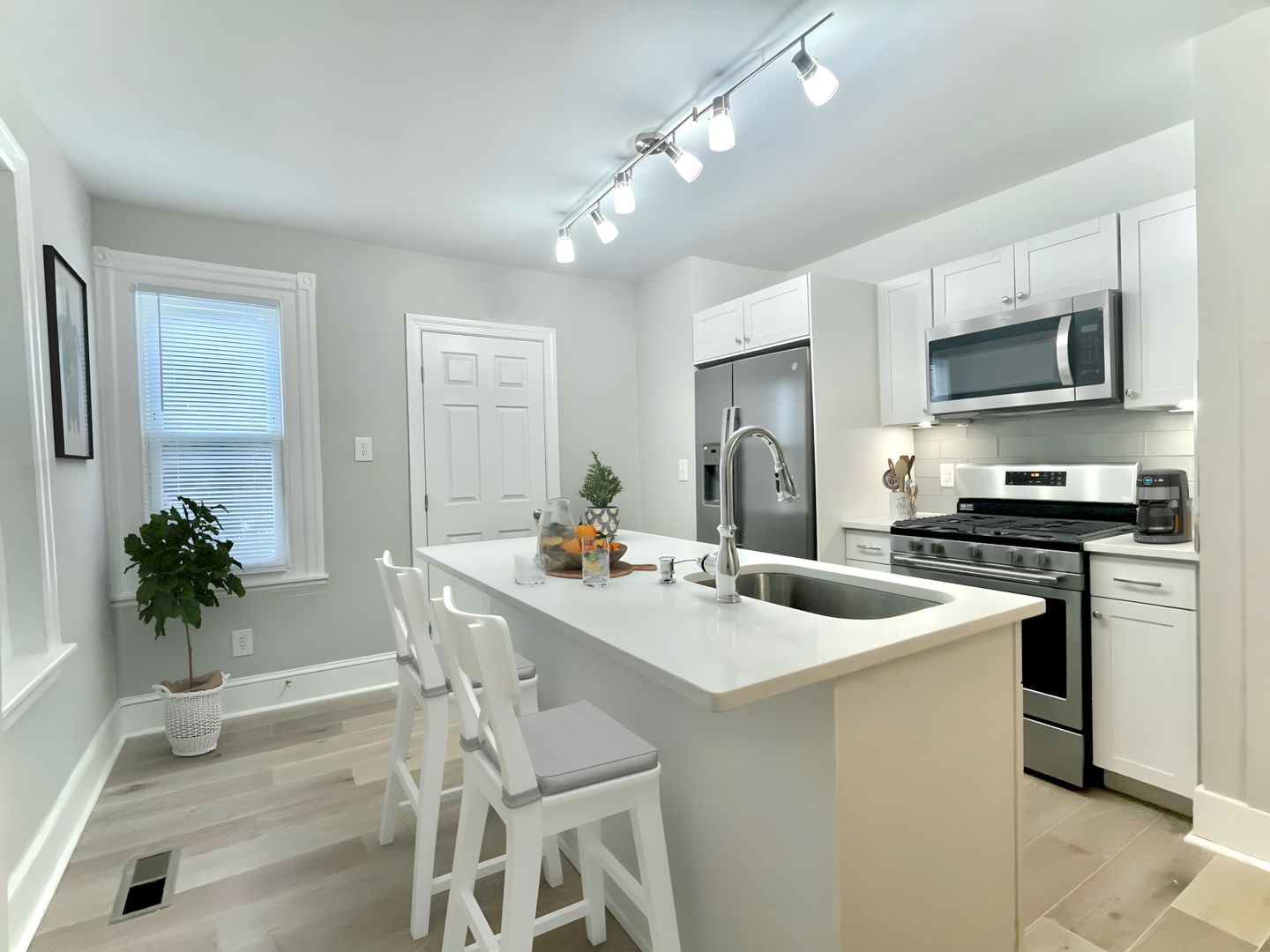 Bryn Mawr House: 710 W Railroad Ave.